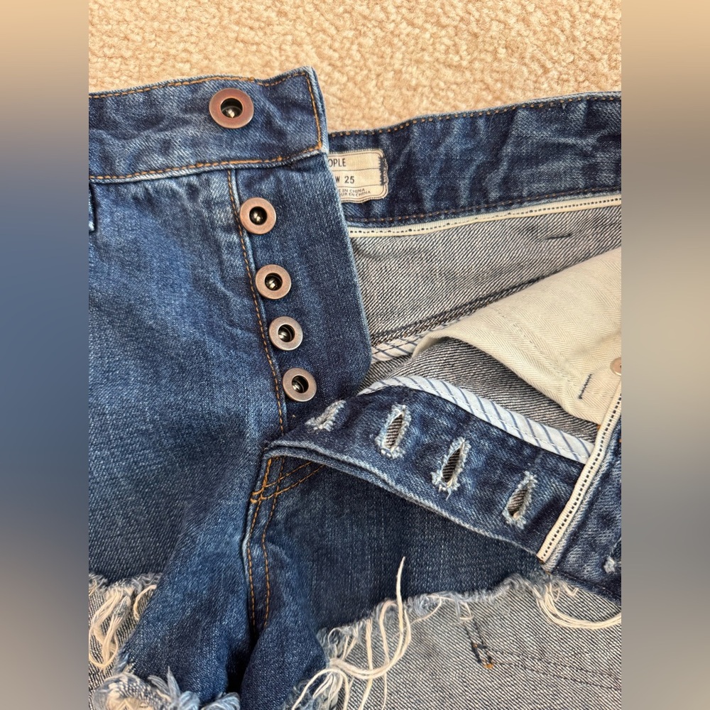 Free People Button Fly Distressed Cut-Off Jean Shorts Festival Grunge Size 25 - Picture 3 of 6